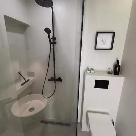 Moderni Tina Apartman Mundanije