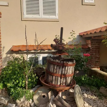 Apartman Moderni Tina *