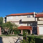 Apartman Moderni Tina