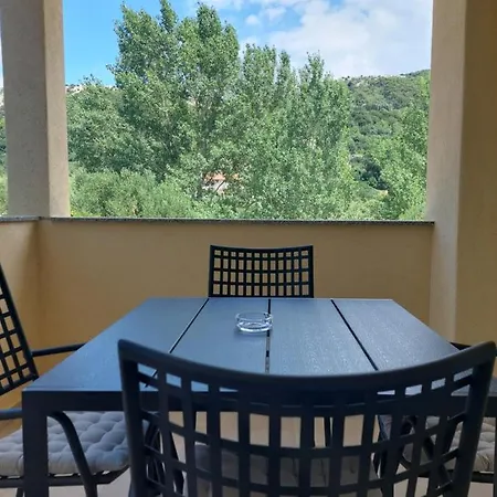 아파트 Moderni Tina *