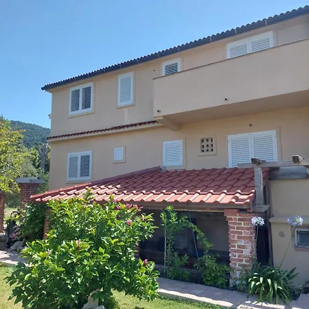 Moderni Tina Apartmán